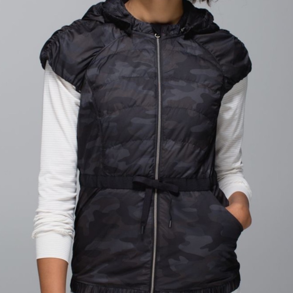 Lululemon Green Camouflage spring Fling Puffy Vest Size 8 - Picture 3 of 5